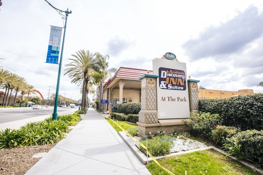 Фото Anaheim Discovery Inn & Suites