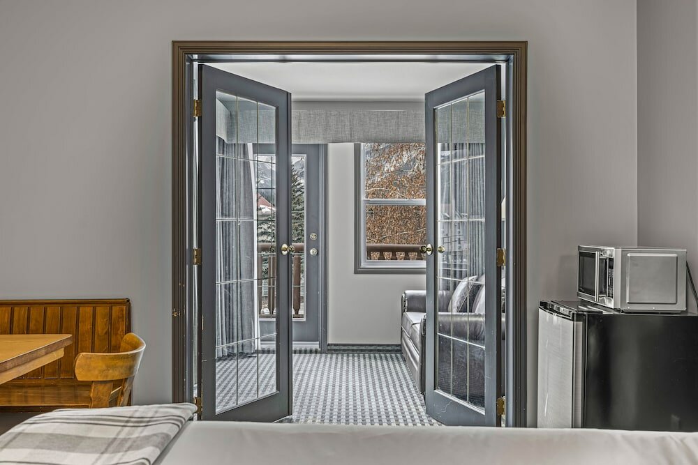 Фото Canmore Rocky Mountain Inn