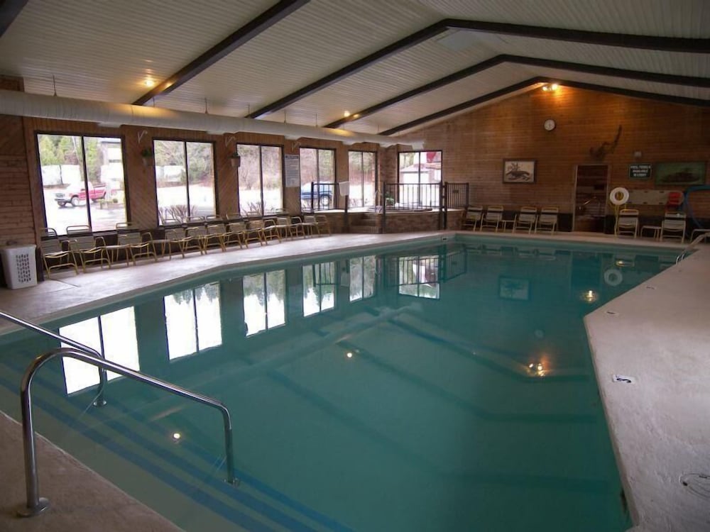 Фото Bavarian Haus Lakefront Inn