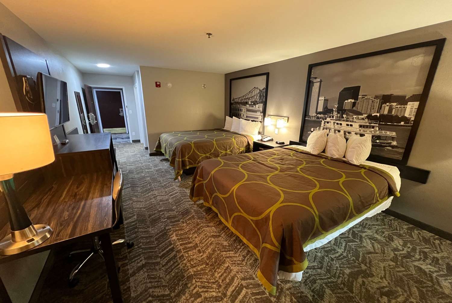 Фото Super 8 by Wyndham Lake Charles/Sulphur