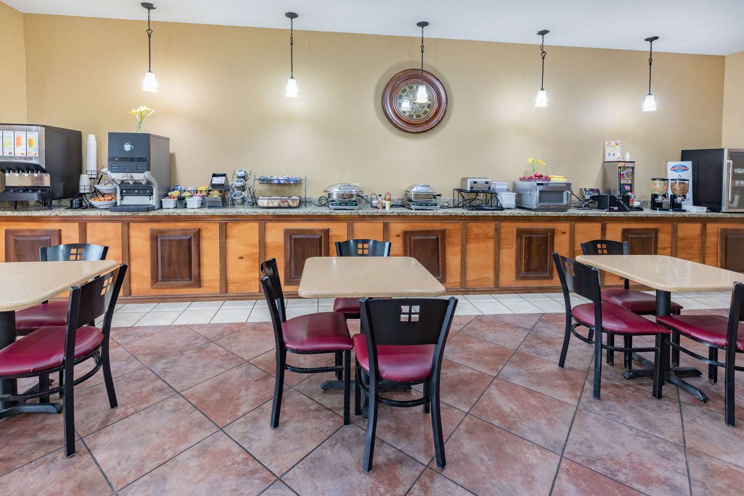 Фото Baymont by Wyndham Cuero