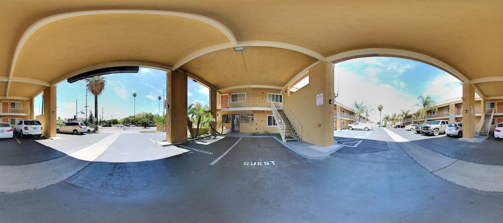 Фото Riverside Inn & Suites