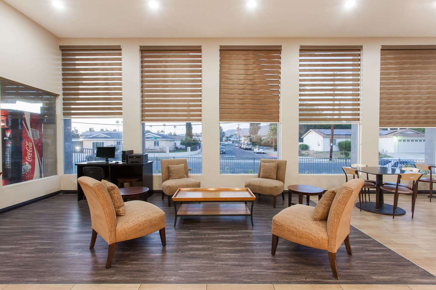 Фото Days Inn by Wyndham San Diego-East/El Cajon