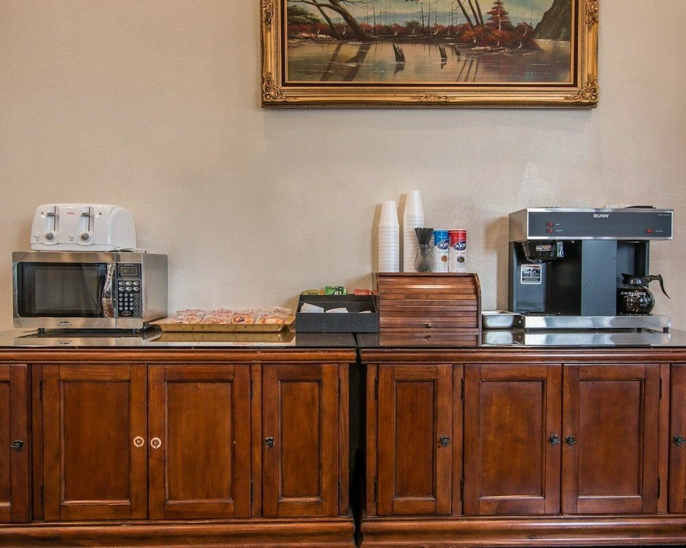 Фото Palm Inn Hotel near Tyler Mall Riverside