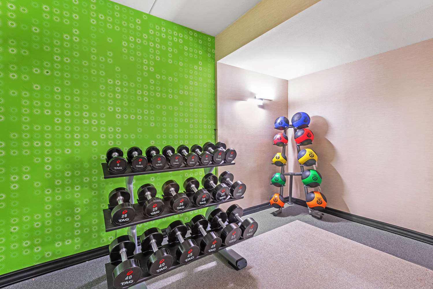 Фото La Quinta Inn & Suites by Wyndham Jamestown