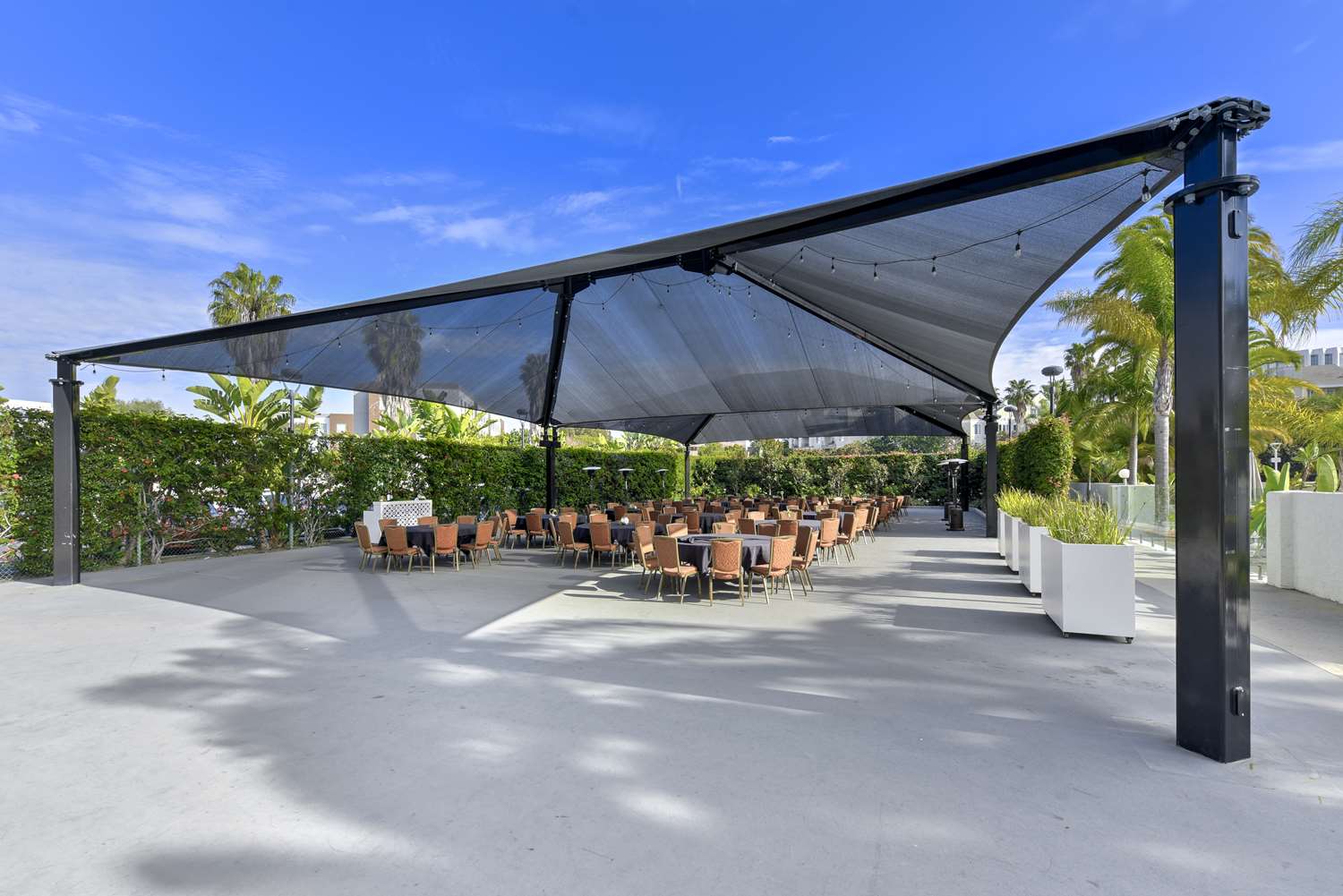 Фото Hilton Irvine Orange County Airport