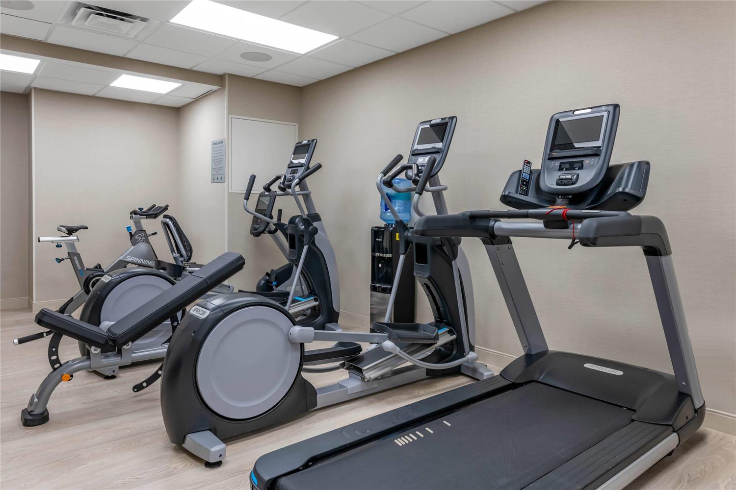 Фото Cambria Hotel St Petersburg-Madeira Beach Marina