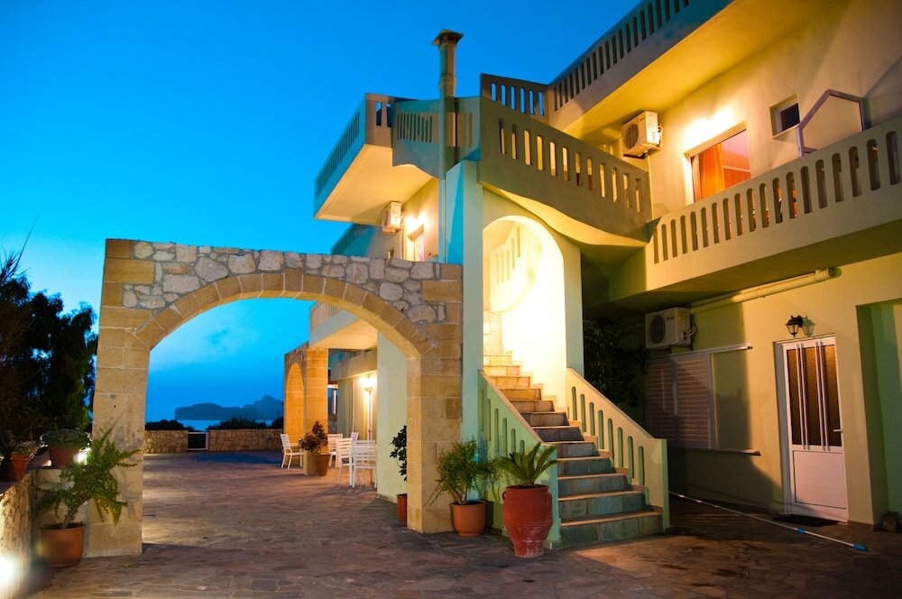 Фото отеля 1