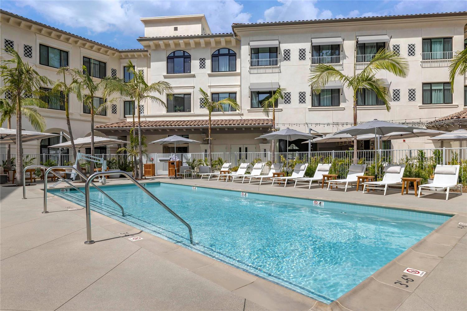 Фото Cambria Hotel Calabasas