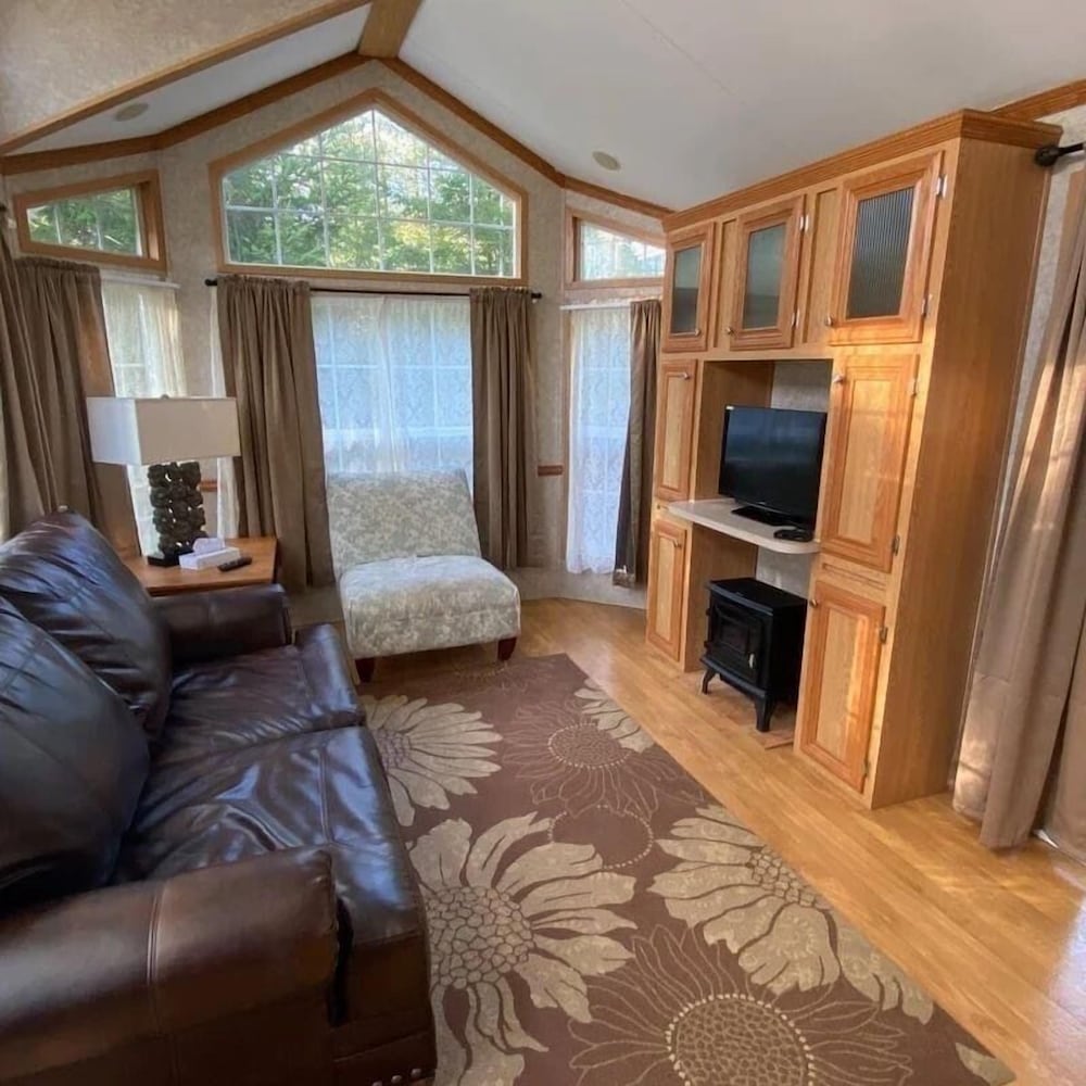 Фото Robin Hood Village Resort