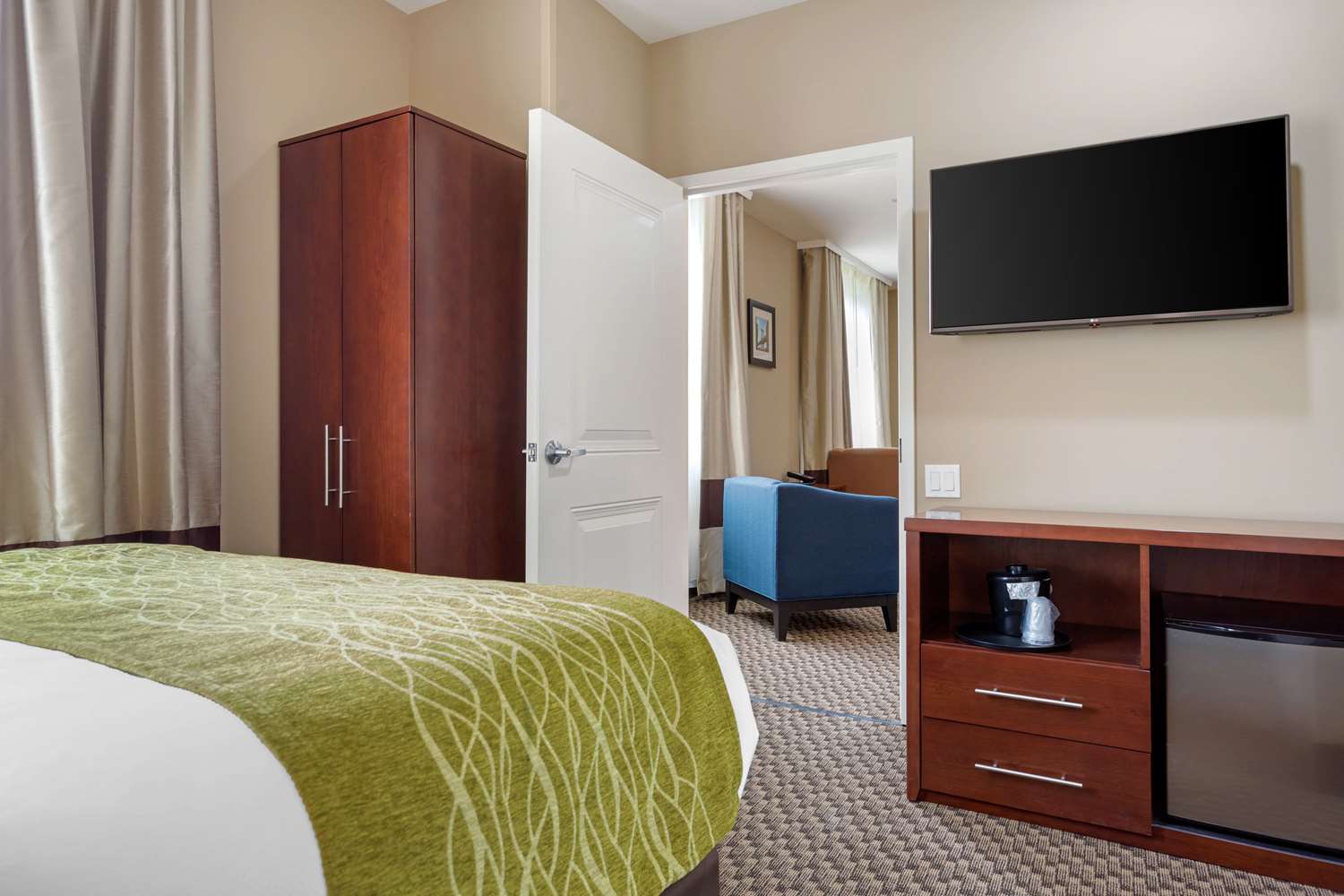 Фото Comfort Inn & Suites near Jfk Air Train