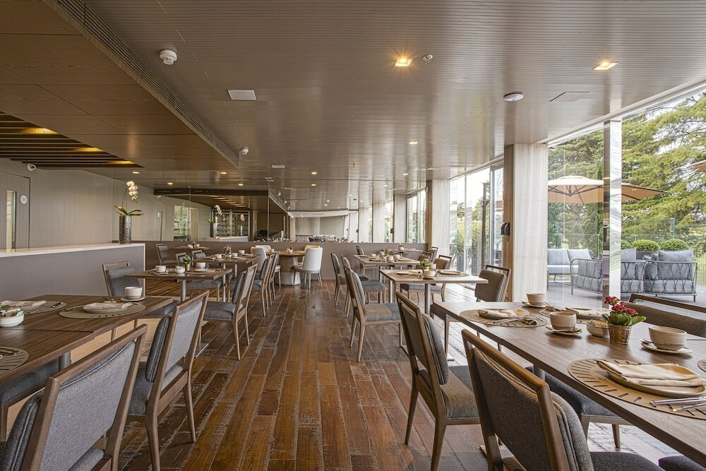 Фото Suryaa Hotel Pinhais, Curio Collection by Hilton