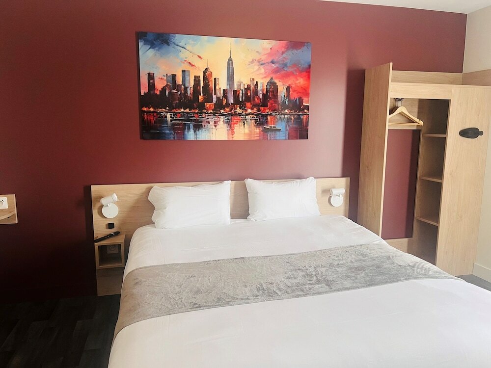 Фото Wood Inn Hôtel Aéroport Bordeaux-Mérignac