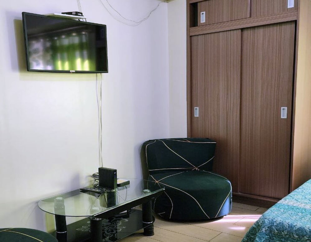 Фото Tess and Tessha Condotel near T3 Airport