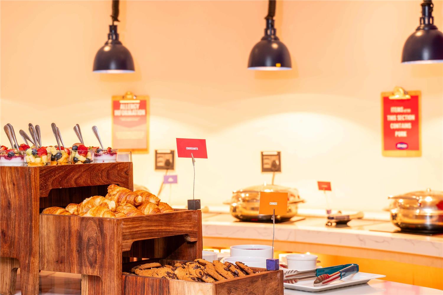 Фото Hampton by Hilton Sandton Grayston