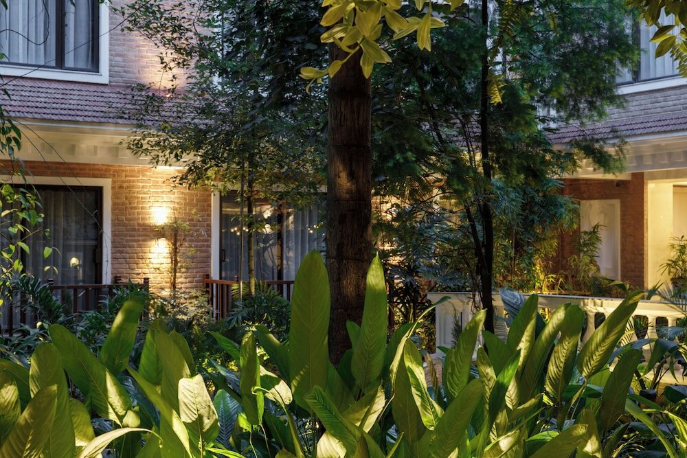 Фото Hotel Thrive A Tropical Courtyard