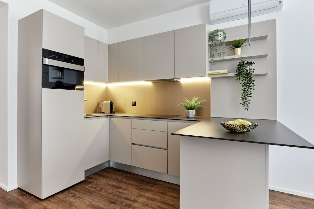 Фото The Amberlyn Suite Hotel