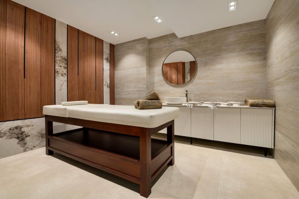 Фото La Quinta by Wyndham Batumi