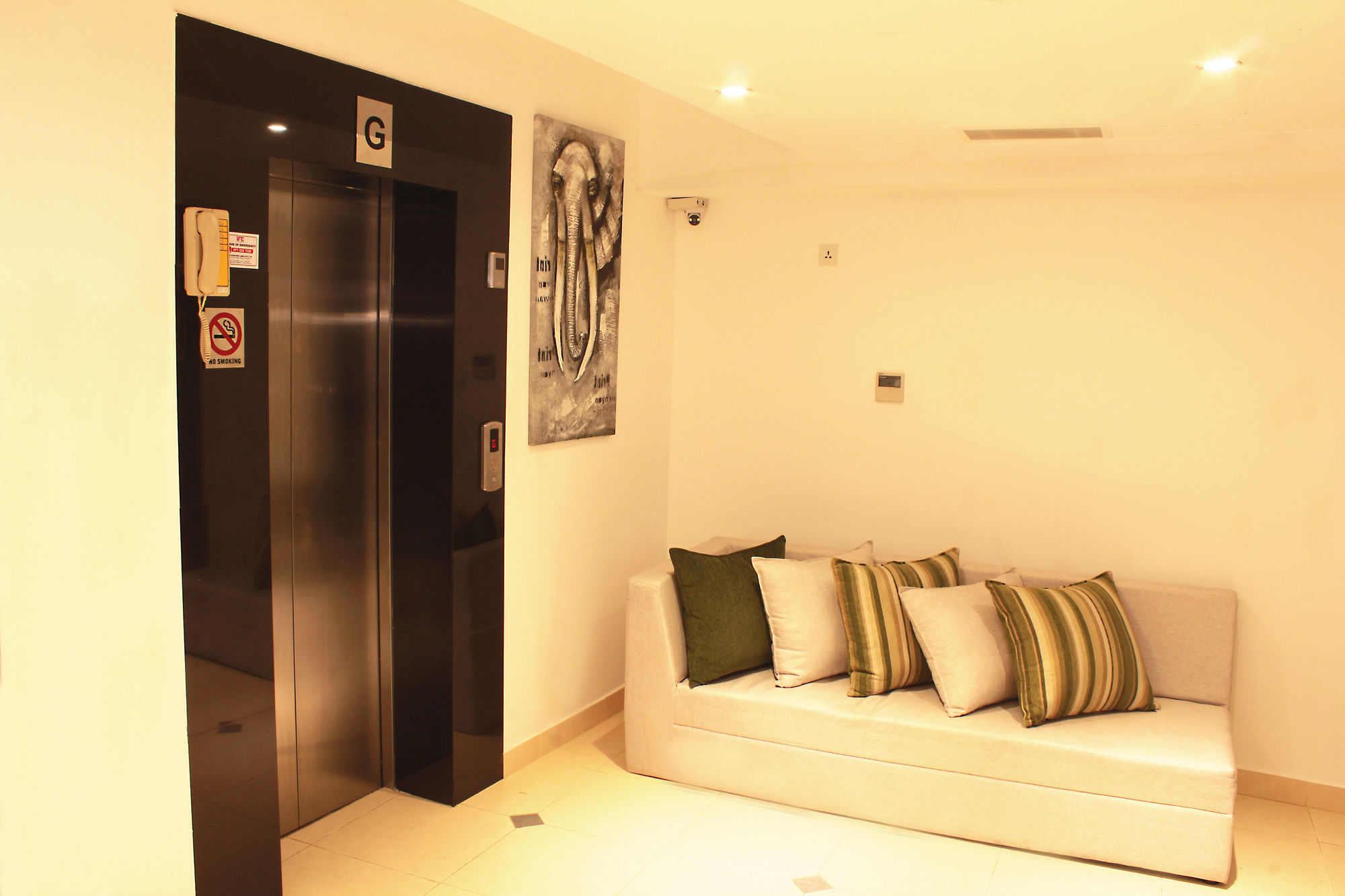 Фото Thilhara Days Inn