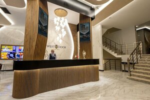 Гостиница Westdoor Hotel