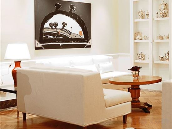 Фото The Ashbee Hotel