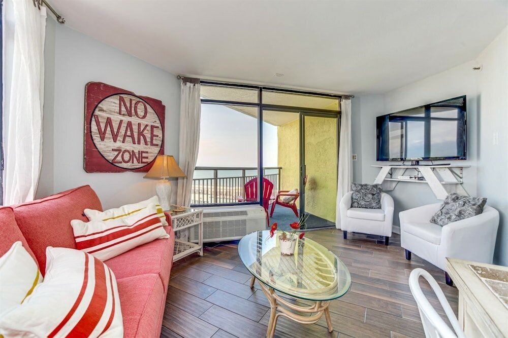 Фото Monterey Bay Suites