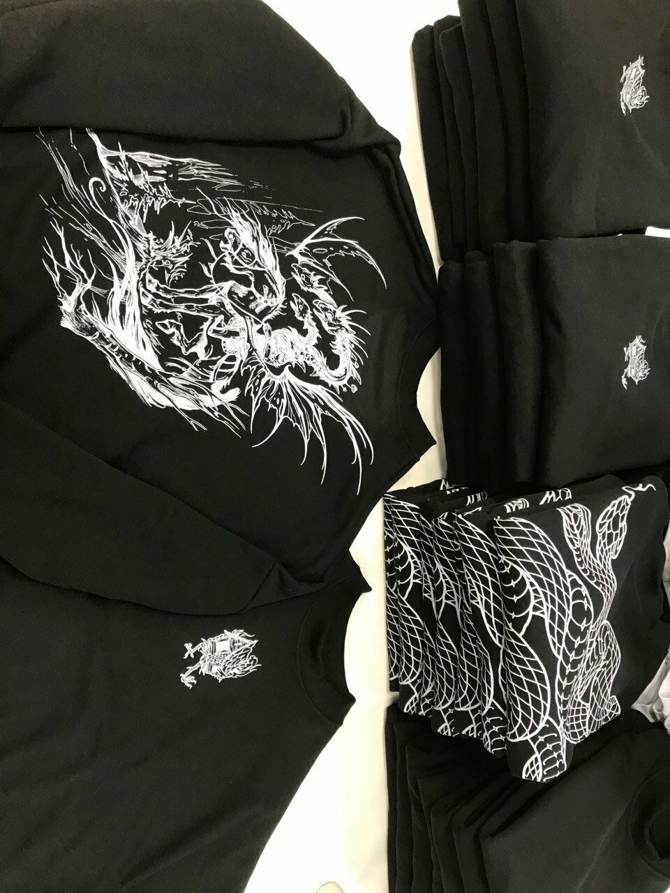 Логотип Custom Merch