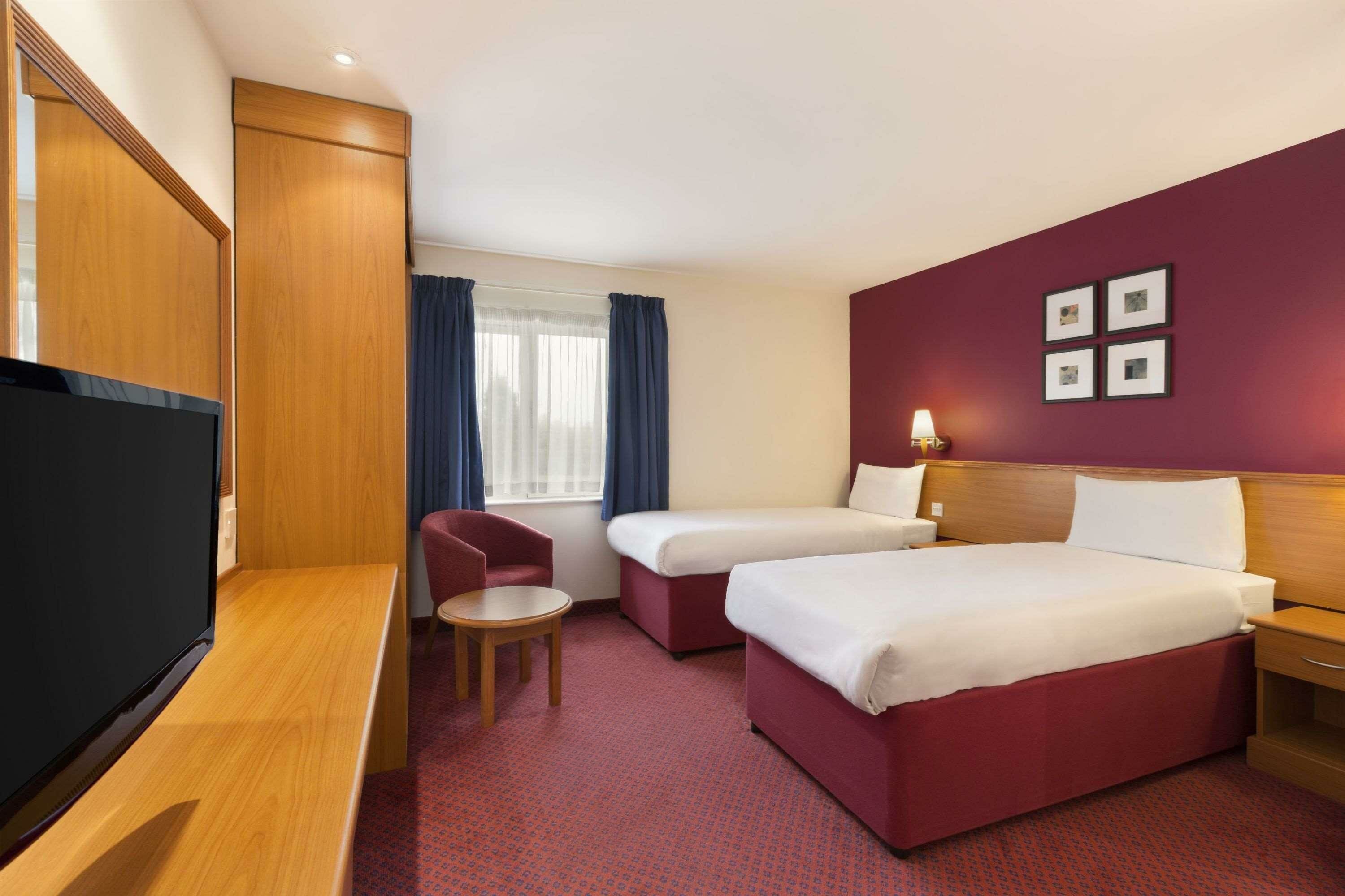 Фото Days Inn by Wyndham Peterborough