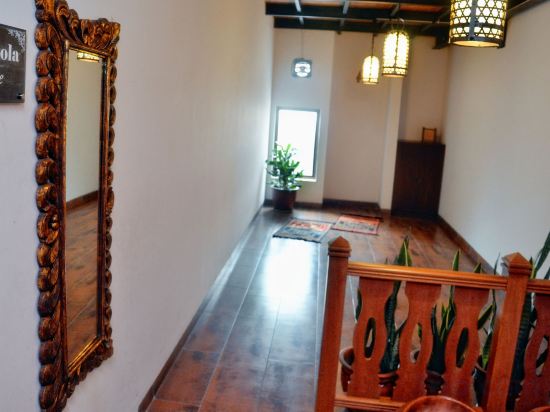 Фото Sukajadi Hotel and Gallery