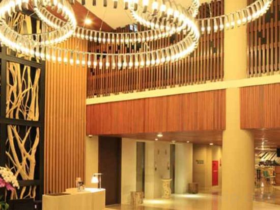 Фото Bedrock Hotel