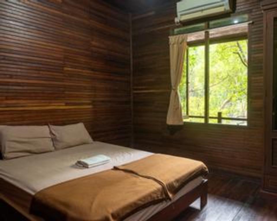 Фото RedDoorz Resort @ Taman Wisata Mangrove