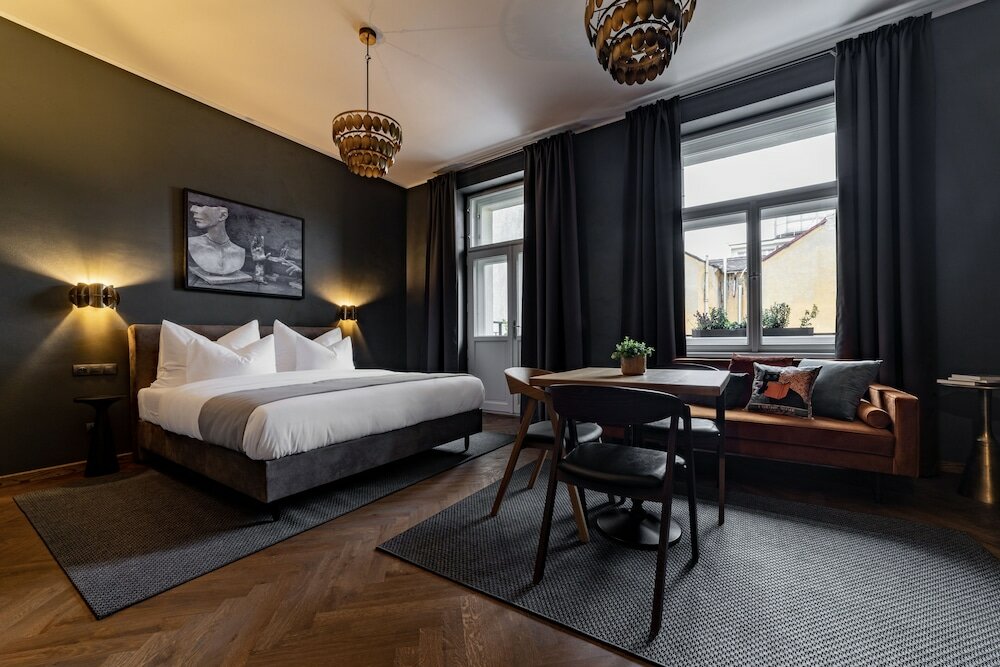 Фото The Viaduct Suites & More