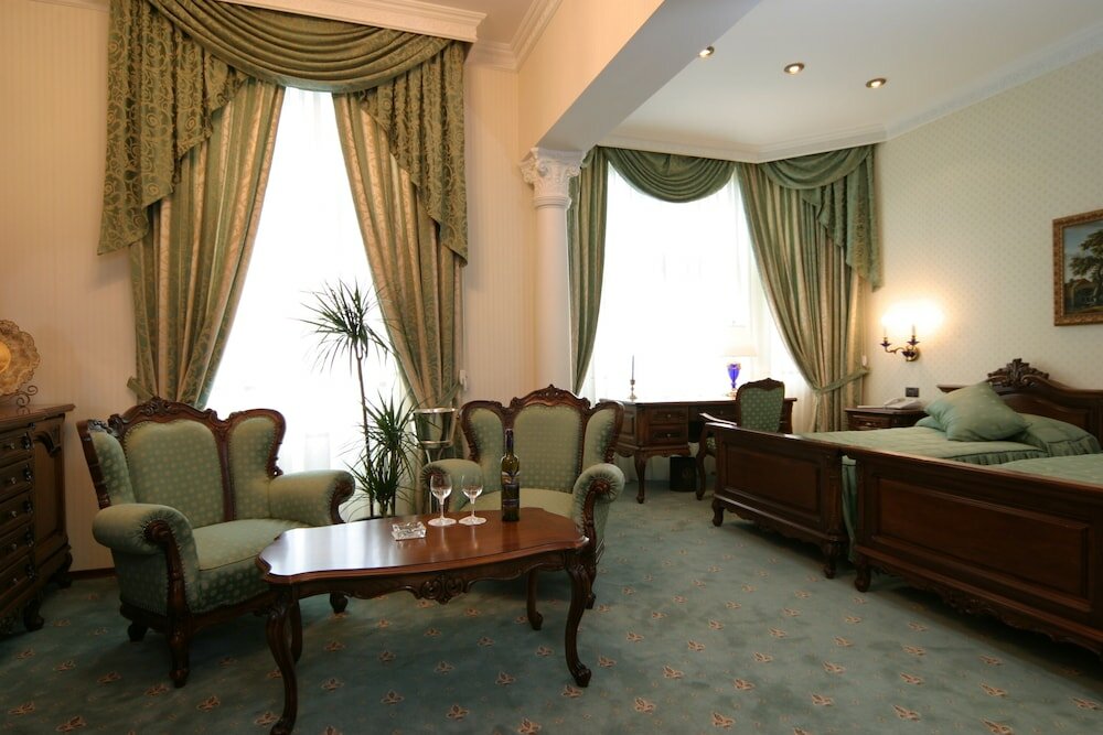 Фото Grand Hotel London