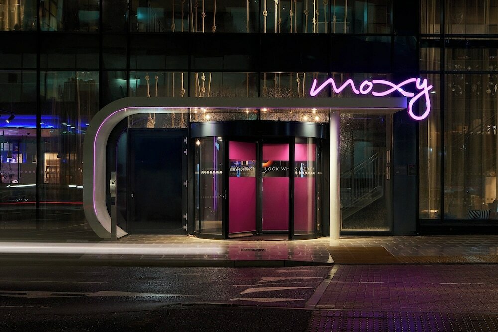 Фото Moxy Southampton
