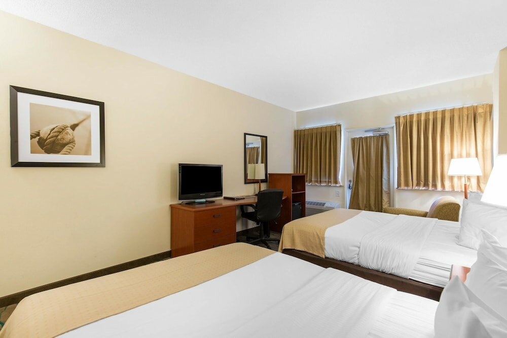 Фото Gateway Hotel & Suites, Ascend Hotel Collection