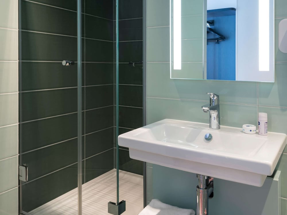 Фото Ibis Styles Paris Gare Saint Lazare