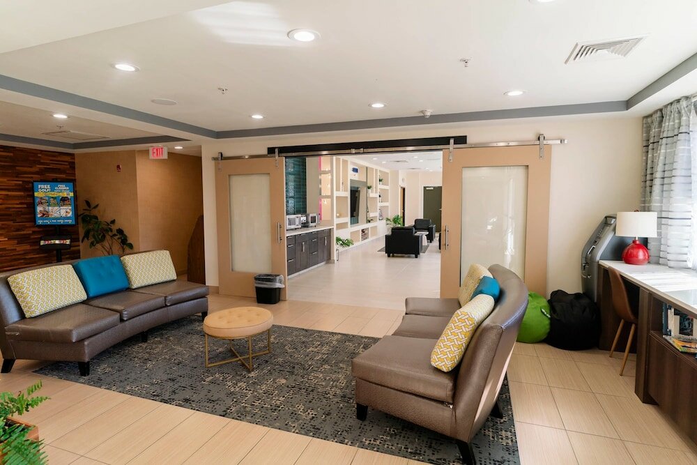 Фото Gateway Hotel & Suites, Ascend Hotel Collection