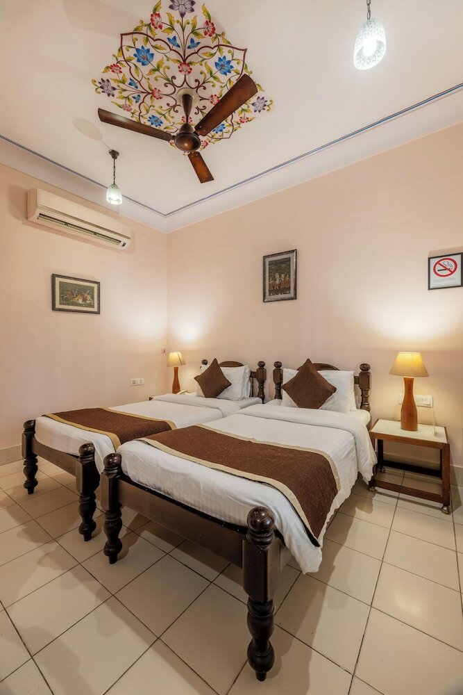 Фото Suryaa Villa - A City Centre Hotel
