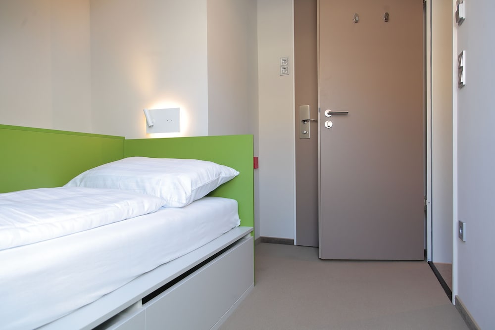 Фото Maverick Urban Lodge