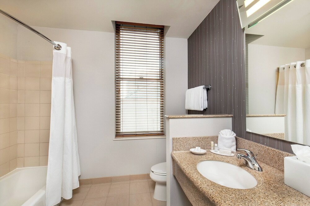 Фото Courtyard by Marriott Boston Copley Square