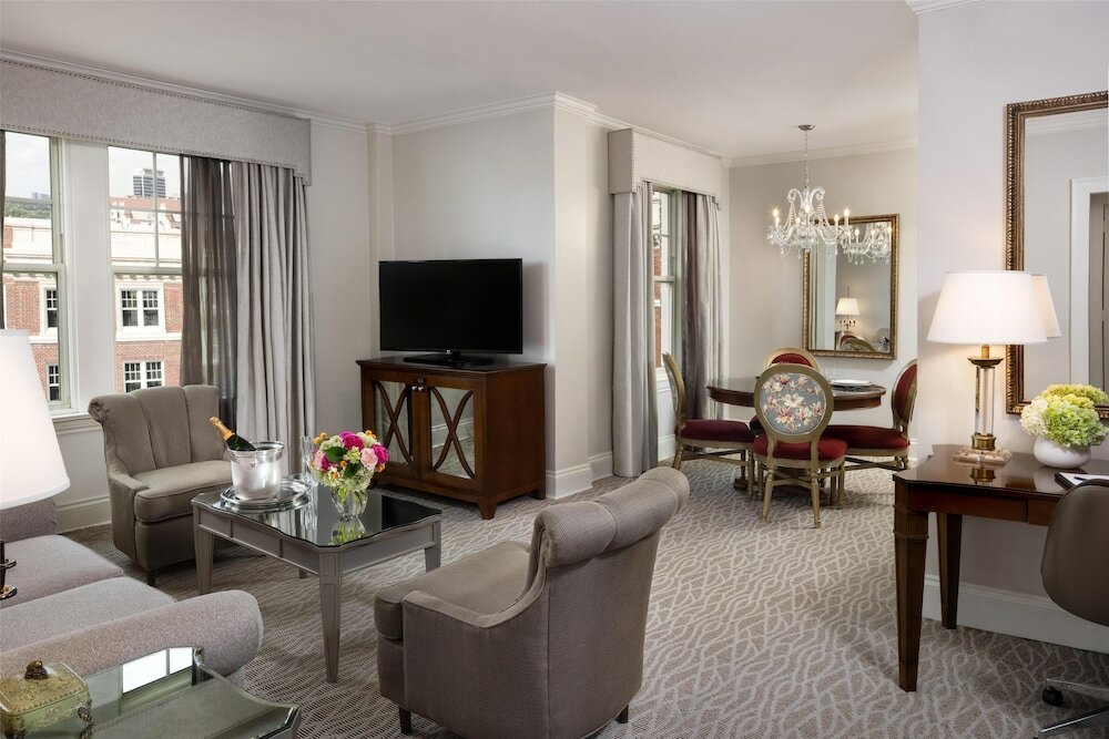 Фото Warwick Melrose Dallas