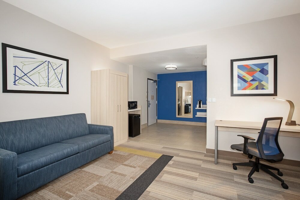Фото Holiday Inn Express & Suites Phoenix - Glendale Sports Dist, an Ihg Hotel