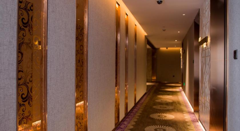 Фото Yitel Premium Shanghai people's Square Nanjing Road Pedestrian Street