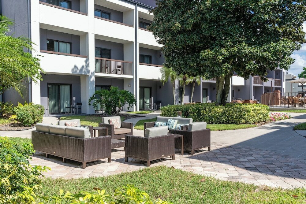 Фото Courtyard by Marriott Orlando Airport