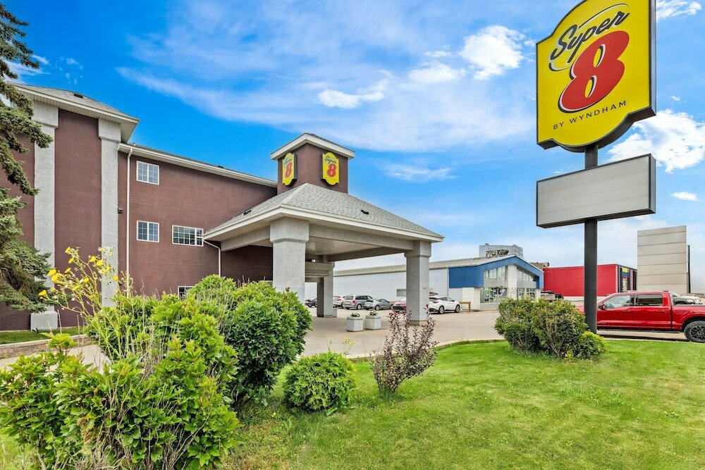 Фото Super 8 by Wyndham Saskatoon Near Saskatoon Airport