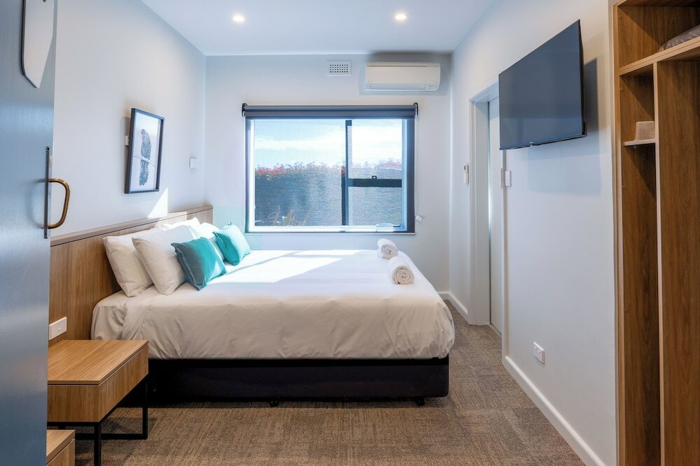 Фото Claremont Hotel Motel
