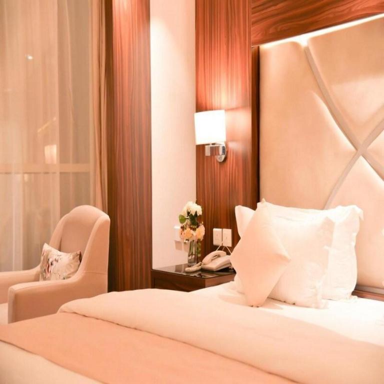 Фото Ebreez Grand Hotel