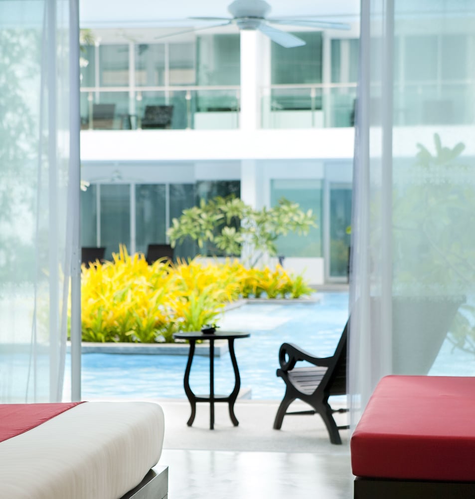 Фото The Old Phuket Karon Beach Resort