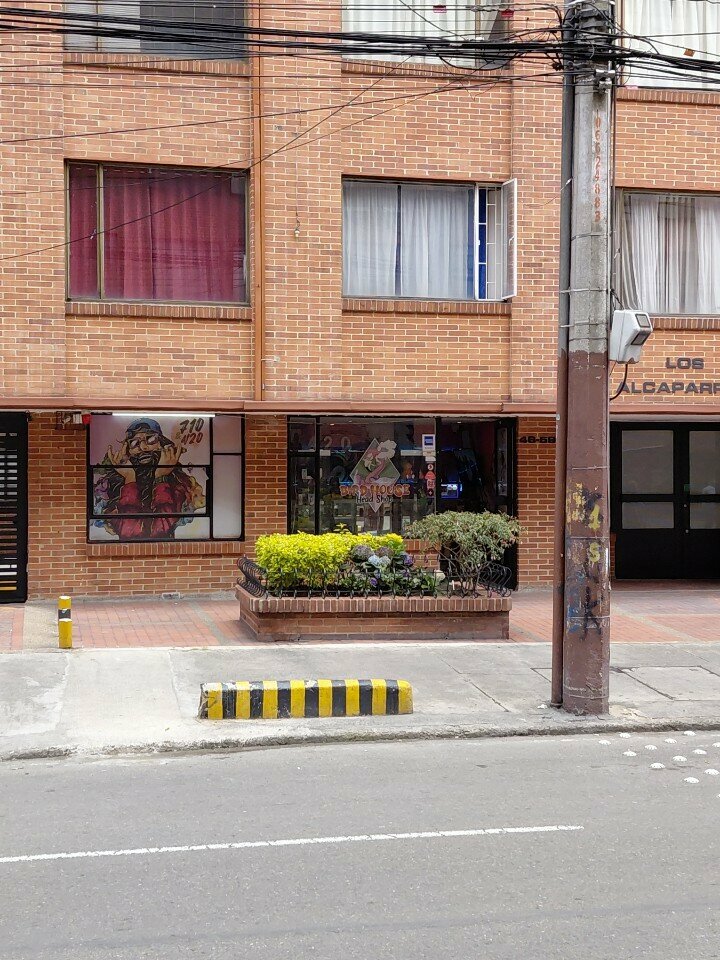 Hat shop Bird house, Bogota, photo