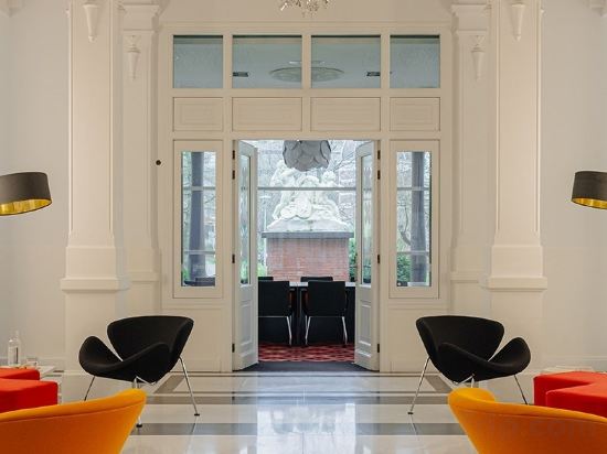 Фото The Manor Amsterdam